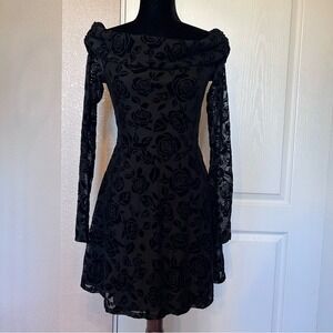 NWOT Wild Fable Black with‎ Velvet Flocked Roses Fit and Flare Dress Size Small
